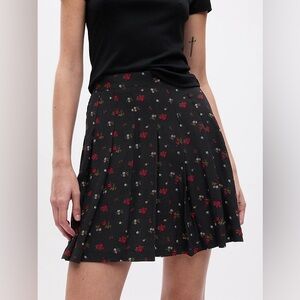 GAP Black Mini Skirt with Red Floral Pattern 6 TALL